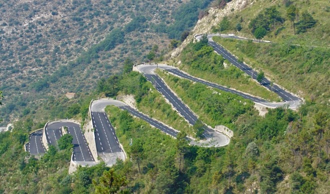 Picture 13 of The most twisty roads in the world