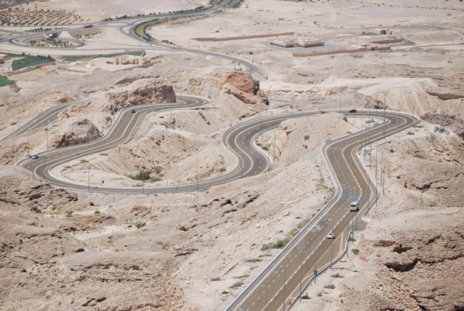 Picture 14 of The most twisty roads in the world
