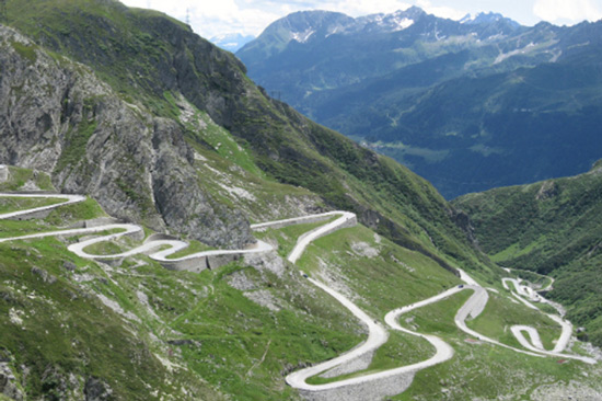 Picture 5 of The most twisty roads in the world
