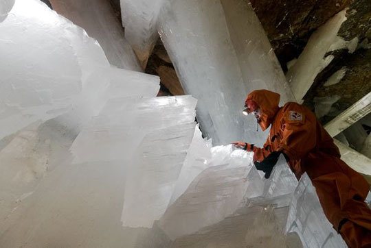 Picture 11 of The most unique crystal cave in the world
