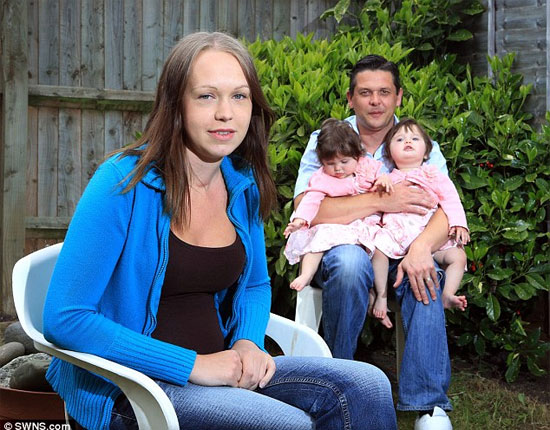 Picture 1 of The mother must isolate the child because of radiation