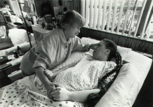 Picture 3 of The mother's promise not to abandon her comatose daughter for 38 years