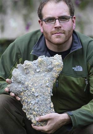 Picture 1 of The mysterious footprint of the Snowman in Nepal