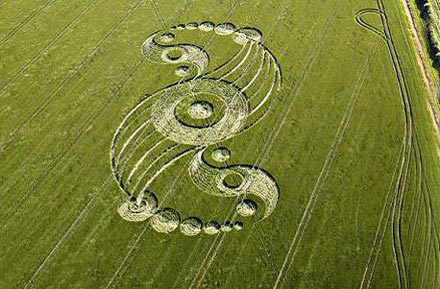 Picture 1 of The mysterious giant yin yang in the UK