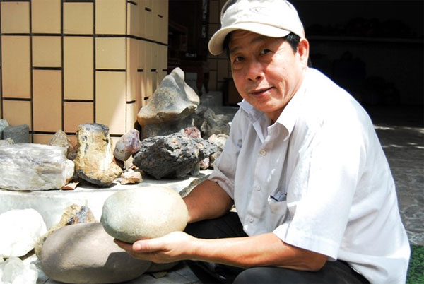 Picture 1 of The mysterious glowing stone in the night in Dong Nai