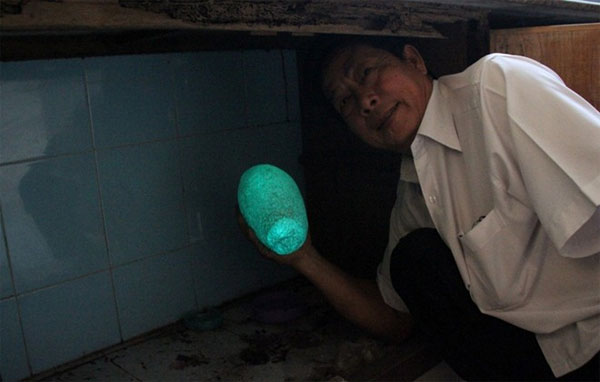 Picture 2 of The mysterious glowing stone in the night in Dong Nai
