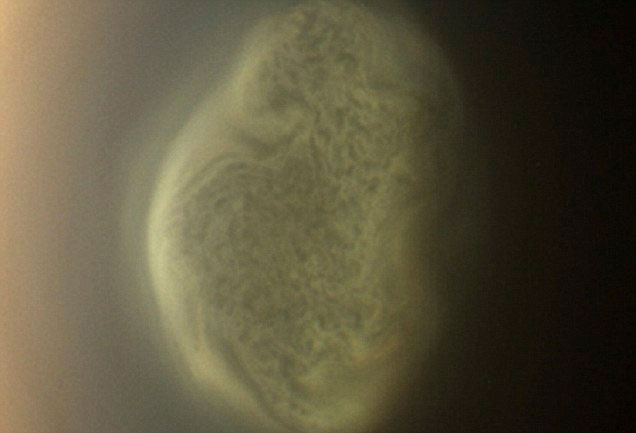Picture 1 of The mysterious whirlwind sweeps the moon of Saturn