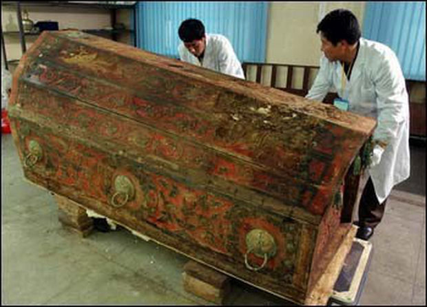 Picture 1 of The mystery of the female remains is crowning in ancient thousand-year tombs in China