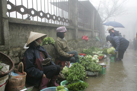 Picture 1 of The North continues to cold rain, the South has seasonal rains