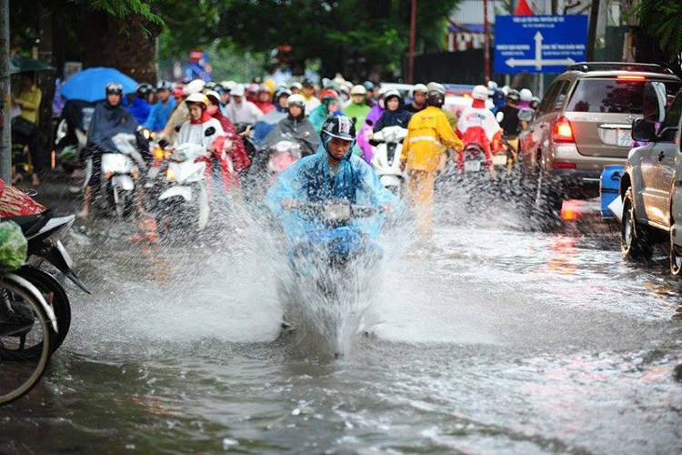 Picture 1 of The North continues to rain heavily on the day and night of July 20