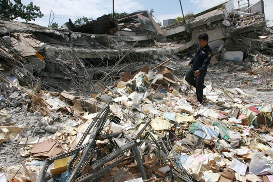 Picture 2 of The number of people killed by the Indonesian tsunami increased to more than 100