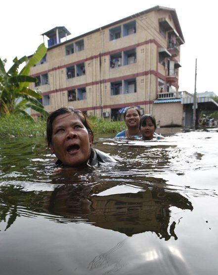 Picture 4 of The number of people who die from floods continues to rise, the country continues to penetrate Bangkok