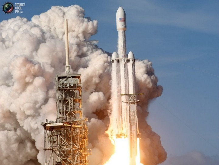 Picture 2 of The numbers said after the successful launch of the Falcon Heavy missile
