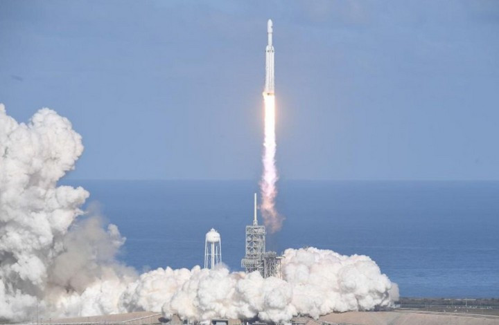 Picture 3 of The numbers said after the successful launch of the Falcon Heavy missile