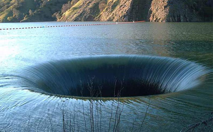 Picture 3 of The ocean on Earth is being sucked into a place where no one knows where it is
