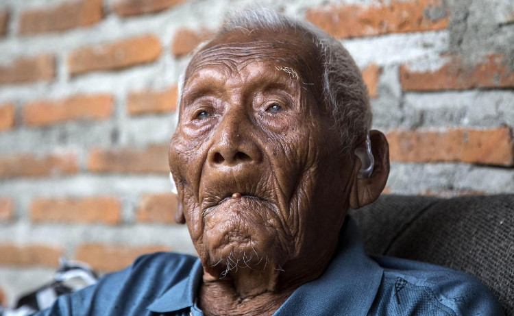 Picture 2 of The oldest man in the world organized his 146th birthday