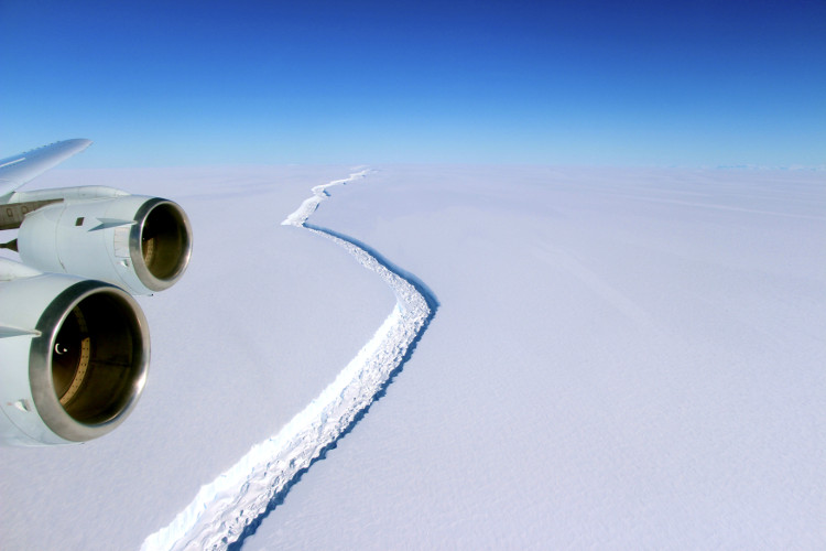 Picture 1 of The one trillion tons of ice has separated from Antarctica