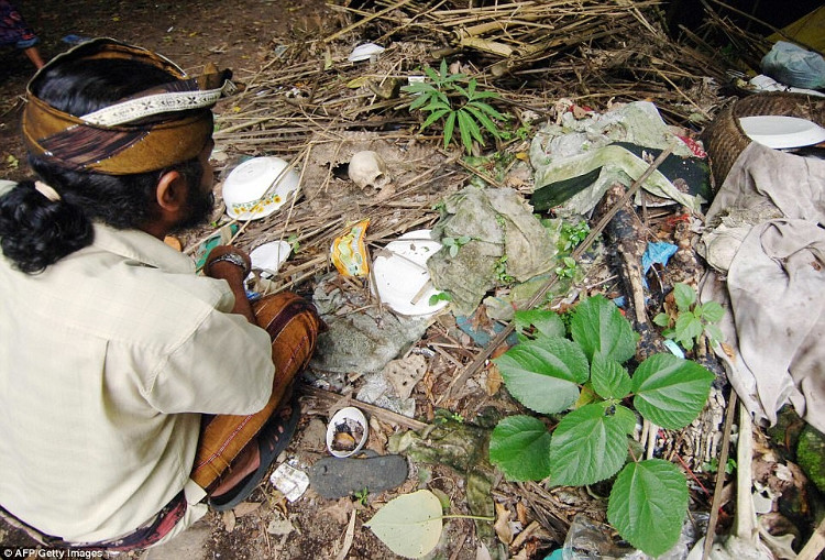 Picture 10 of The only village in the world that has dead people died in bamboo cages for self-decomposition