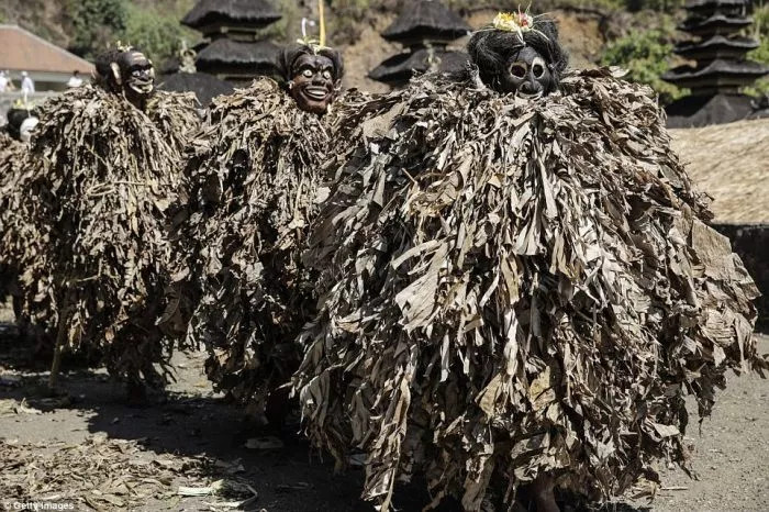 Picture 11 of The only village in the world that has dead people died in bamboo cages for self-decomposition