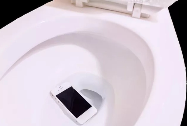 Picture 1 of The only way to save phone life when you meet water