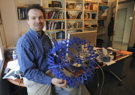Picture 1 of The owner of Nobel Physics talks about the universe