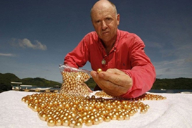Picture 3 of The past is to display the process of producing rare and precious gold pearls