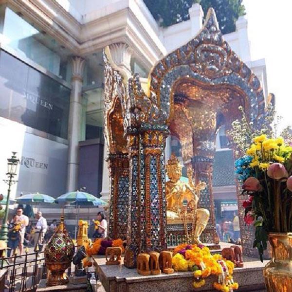 Picture 10 of The peace of the Erawan Shrine before the bombing
