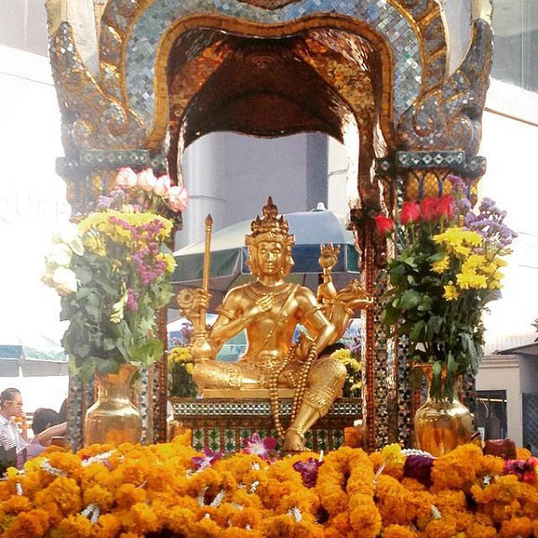 Picture 6 of The peace of the Erawan Shrine before the bombing
