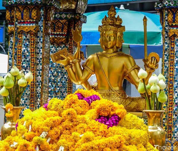 Picture 9 of The peace of the Erawan Shrine before the bombing