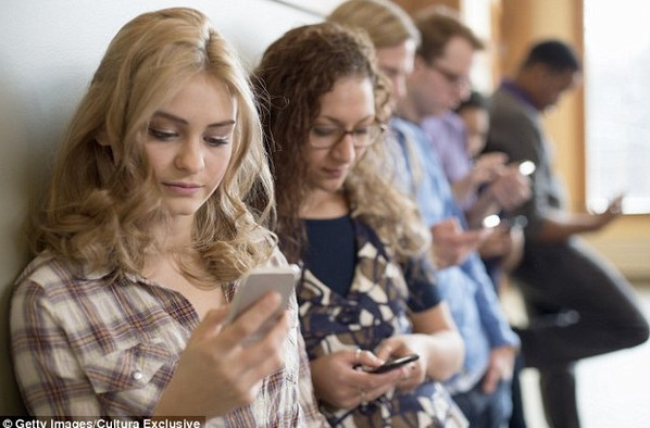 Picture 5 of The photo shows scary reality from smartphone addiction