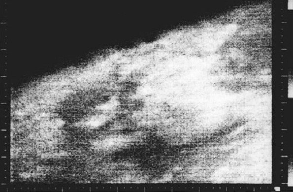 The photos prove there is water flowing on Mars images 1