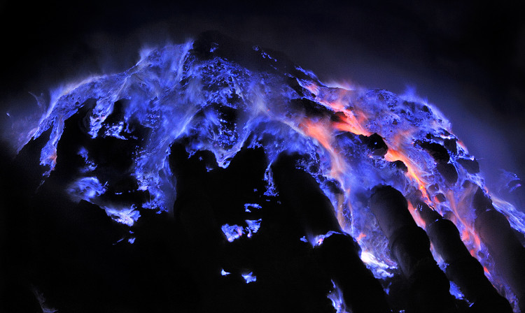 Picture 7 of The places are strange like other planets