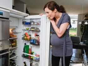 Picture 1 of The pregnant woman drinks a lot of soft drinks prone to diabetes