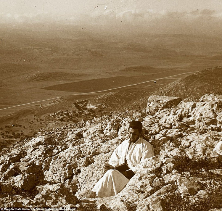 Picture 2 of The priceless image of the famous Holy land in history