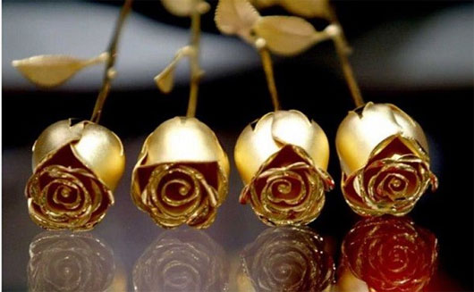 Picture 7 of The process of making gold inlaid roses and the know-how