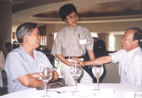 Picture 2 of 'The prodigy' Hanoi became a famous physicist in America