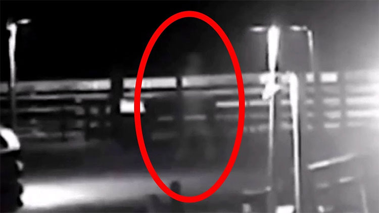 Picture 1 of The question of the legendary 'Gray Man' ghost appeared in super typhoon Florence