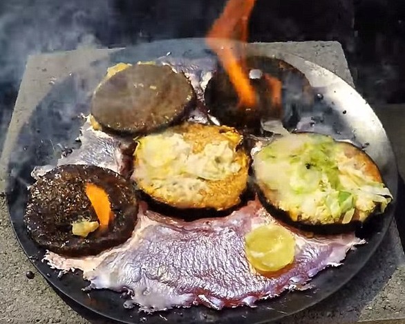Picture 4 of The reaction was unexpected when pouring copper melted into Hamburger
