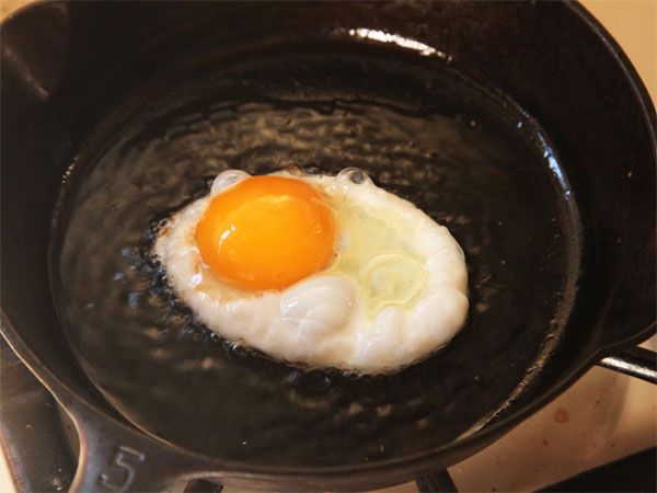 Picture 1 of The real reason makes food stick to a pan