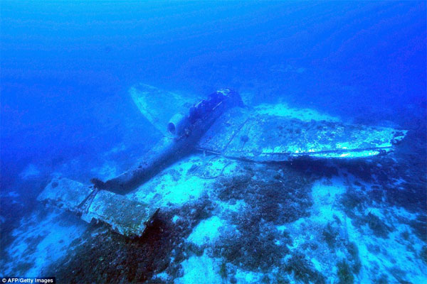 Picture 1 of The remains of the German bomber intact at the bottom of the sea