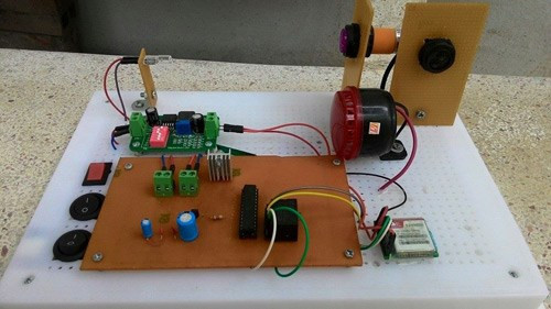 Picture 2 of The remote theft alarm device of the 12th grade student