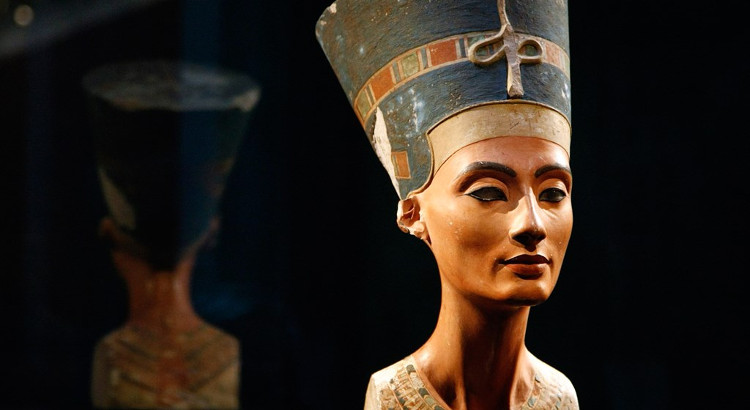 Picture 2 of The restored face of the Queen of Egypt is controversial