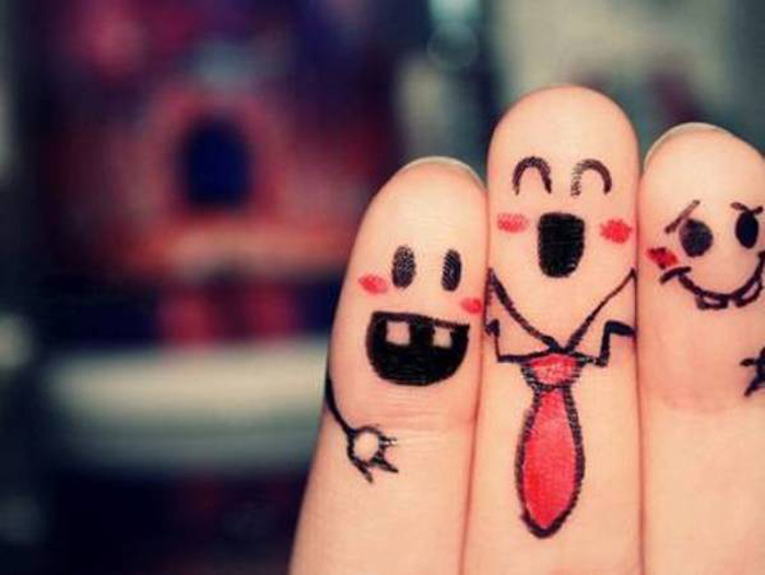 Picture 3 of The ring finger reveals the richness of men