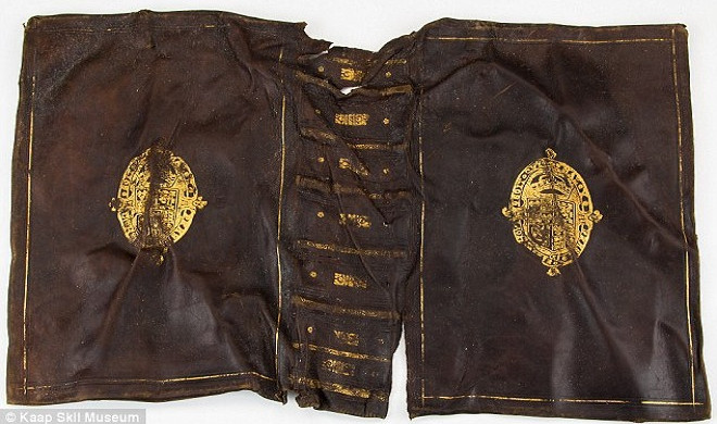 Picture 5 of The royal royal dress after 400 years on the seabed