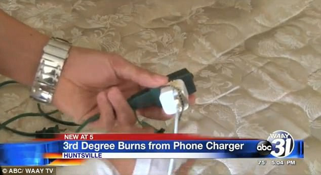 Picture 4 of The rule to remember to prevent fire when plugging in the phone
