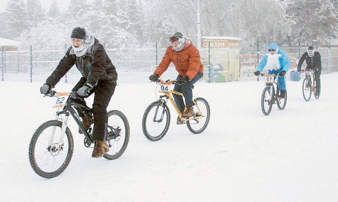 Picture 8 of The Russians rode bicycles in the middle of the cold -40 degrees Celsius