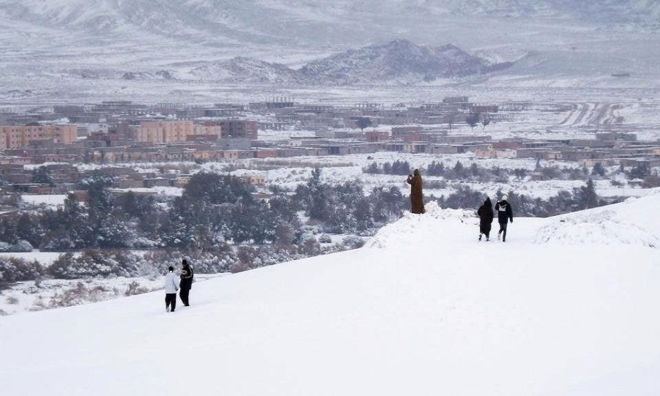 Picture 3 of The Sahara is submerged under a meter of snow