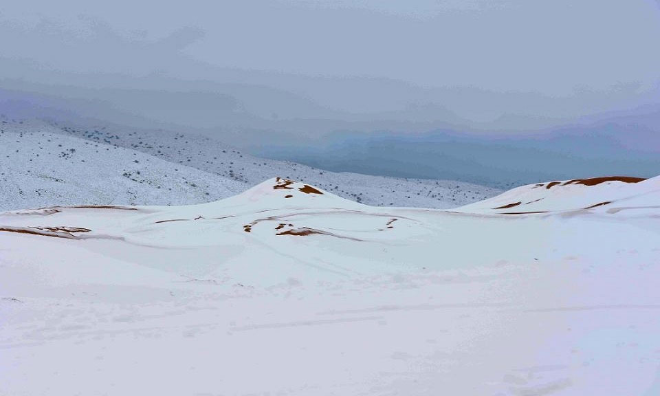 Picture 6 of The Sahara is submerged under a meter of snow