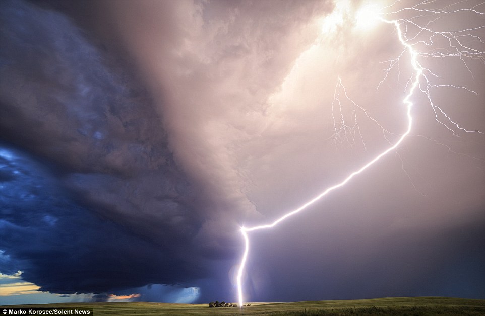 Picture 7 of The scary beauty of death storms