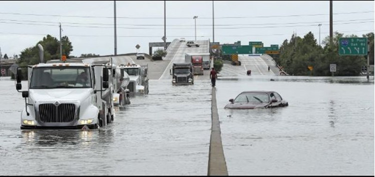 Picture 9 of The scene of terrible flooding in the United States after the typhoon Harvey landed